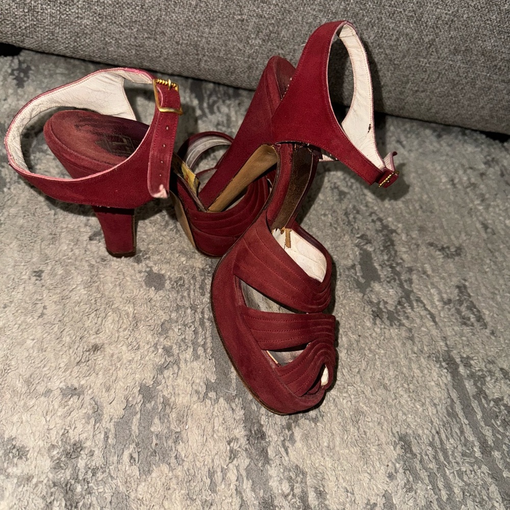 SOLD1940s vintage heels red highs